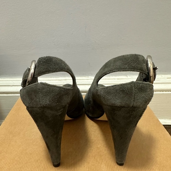 Steve Madden Women’s “Honee” Suede Leather Sling Back Closed Toe Pumps - Picture 6 of 8